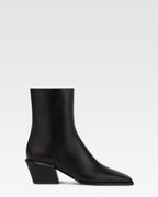Ankle boots in black calf leather.