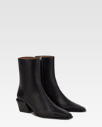 Ankle boots in black calf leather.