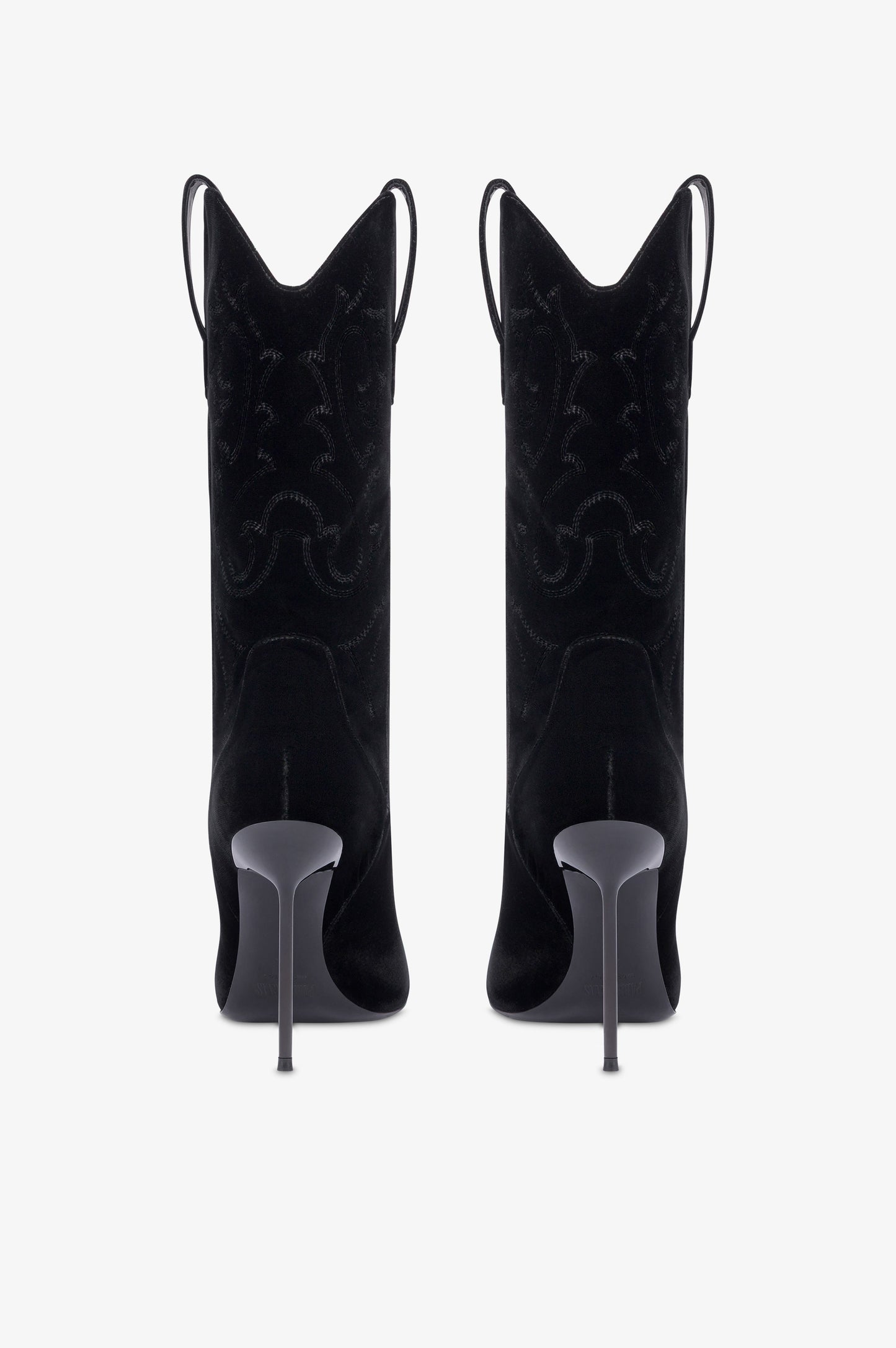 Boots in black velvet.