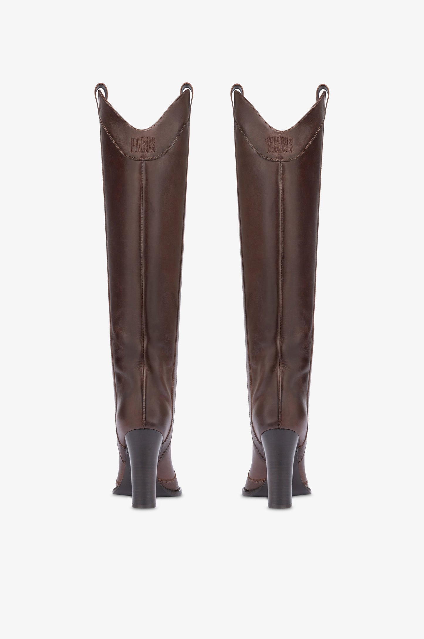 Botas de piel de becerro de color ebano.