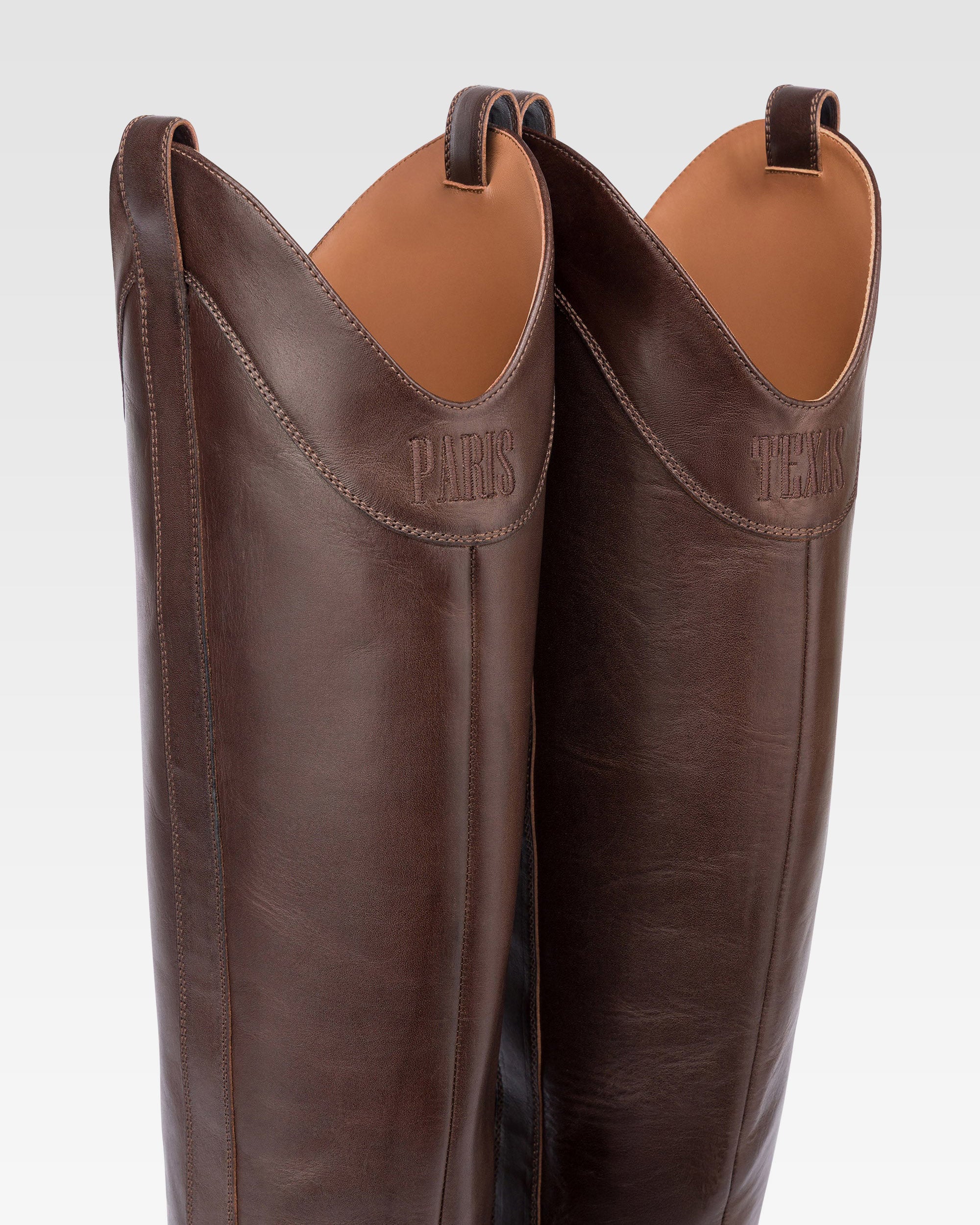 Boots in ebony calf leather.