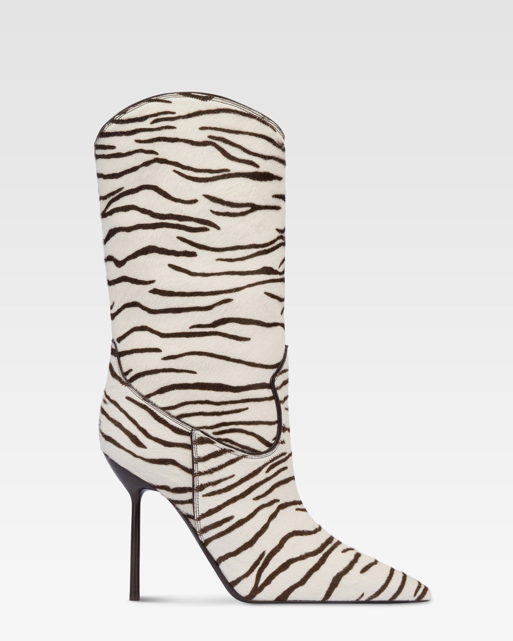 Stiefel aus weissem und tiefschwarzem bedrucktem Rindsleder.