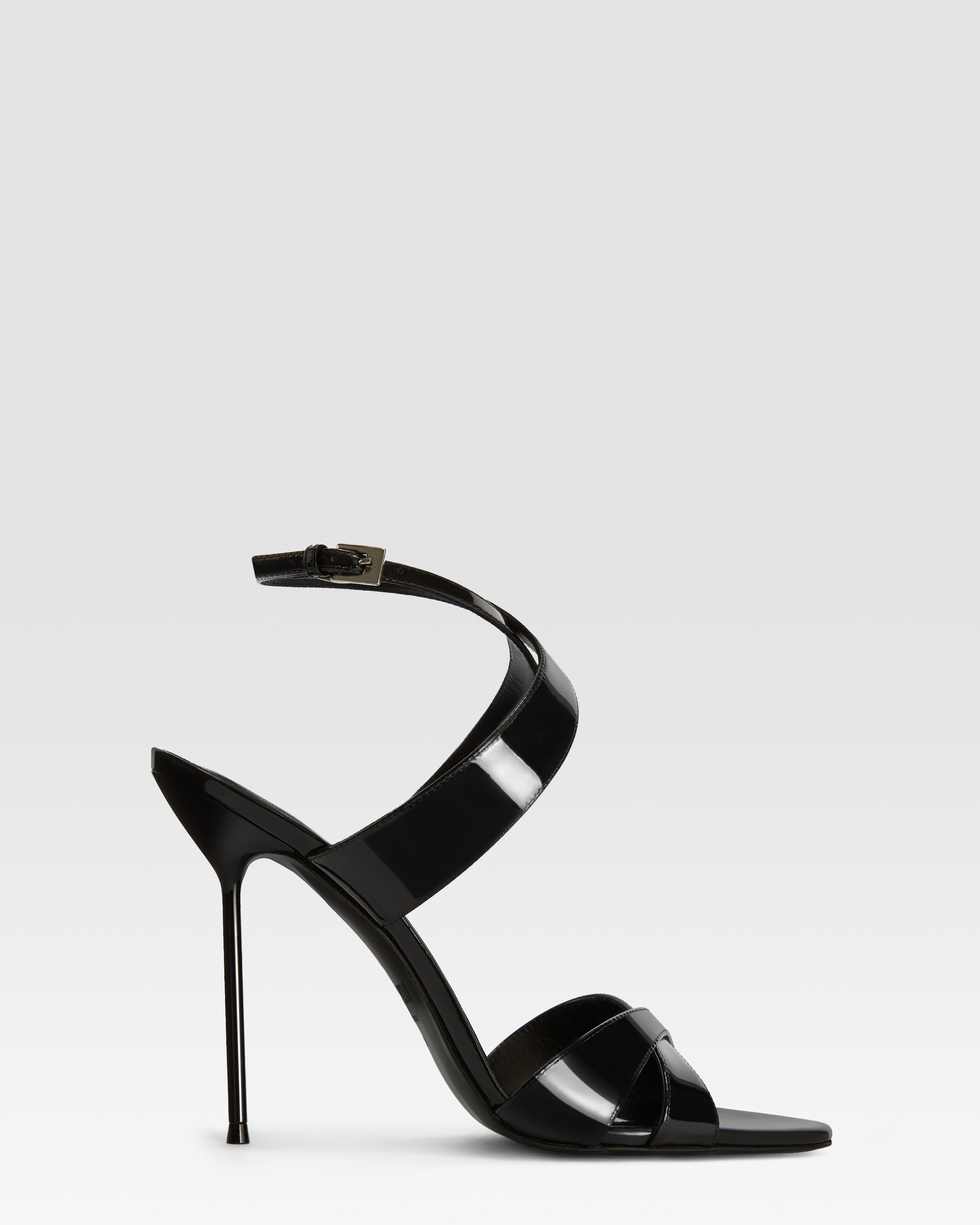 Sandals in black patent leather