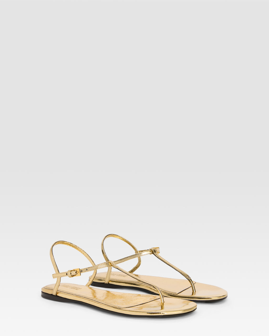 Flat sandals in gold metallic-effect, plisse leather