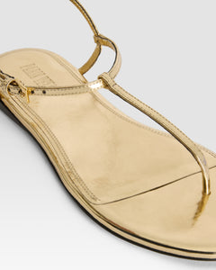 Flat sandals in gold metallic-effect, plisse leather