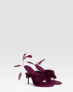 Mule de raso con plumas