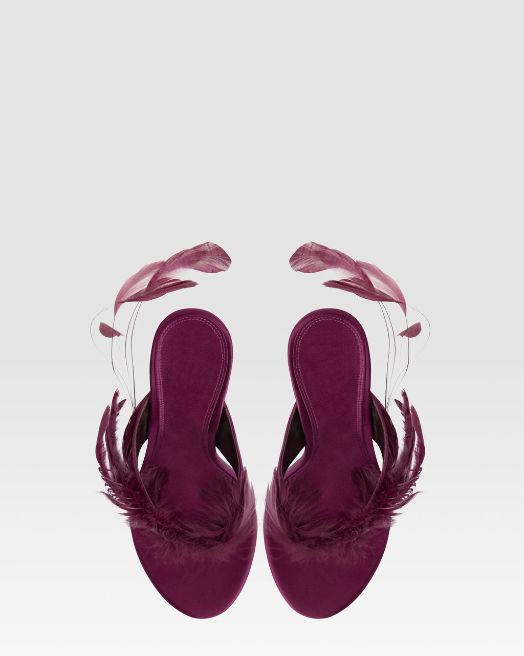 Mule de raso con plumas
