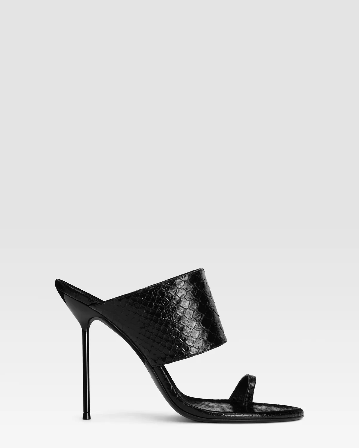 Thong-ring mules in black printed python leather