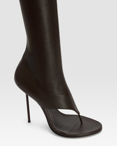 Botas de dedo de piel elastica de color ebano