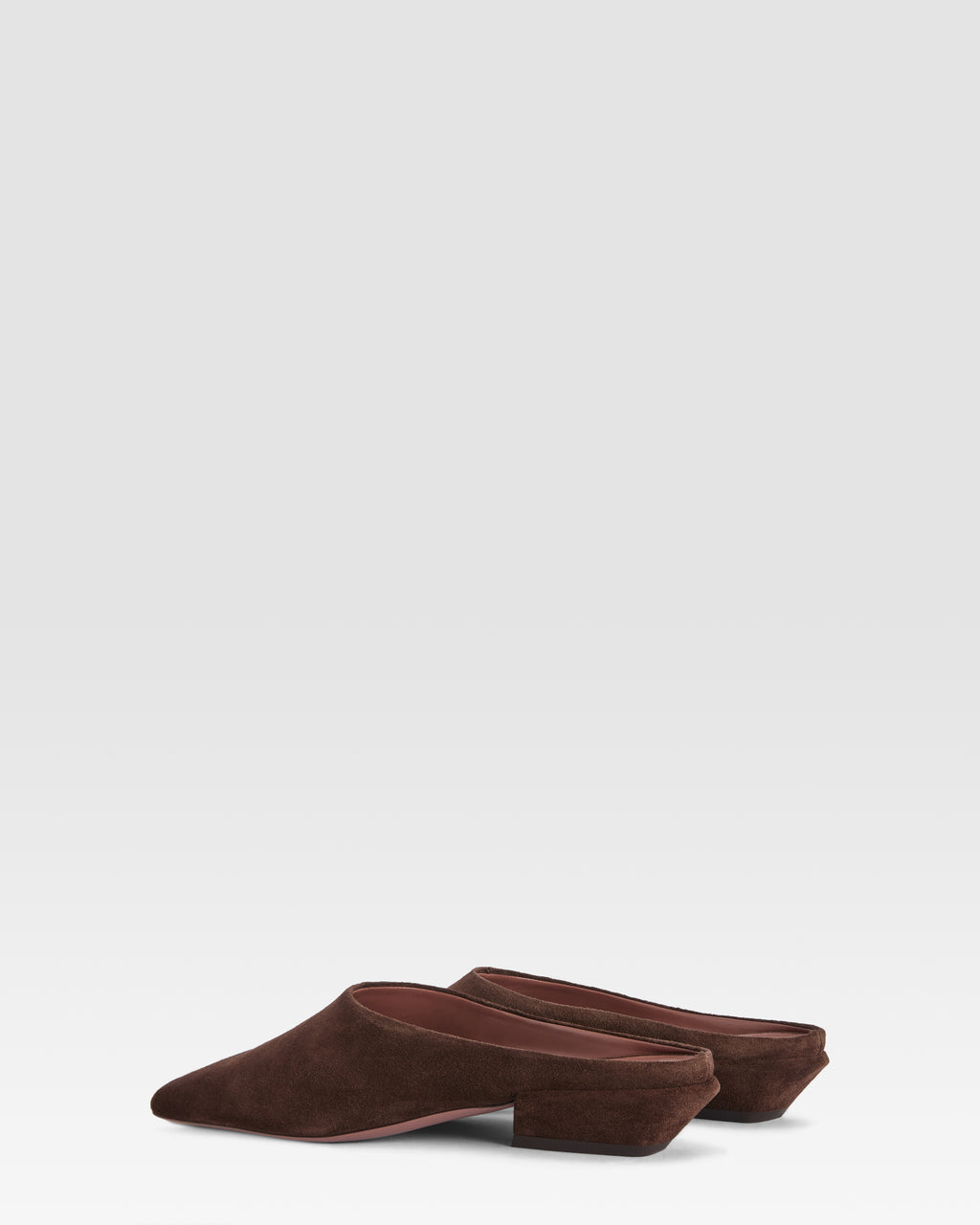 Zuecos de piel de ante de becerro de color ebano