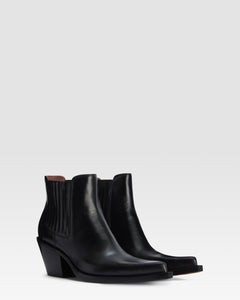 Texan ankle boots in shiny black calf leather