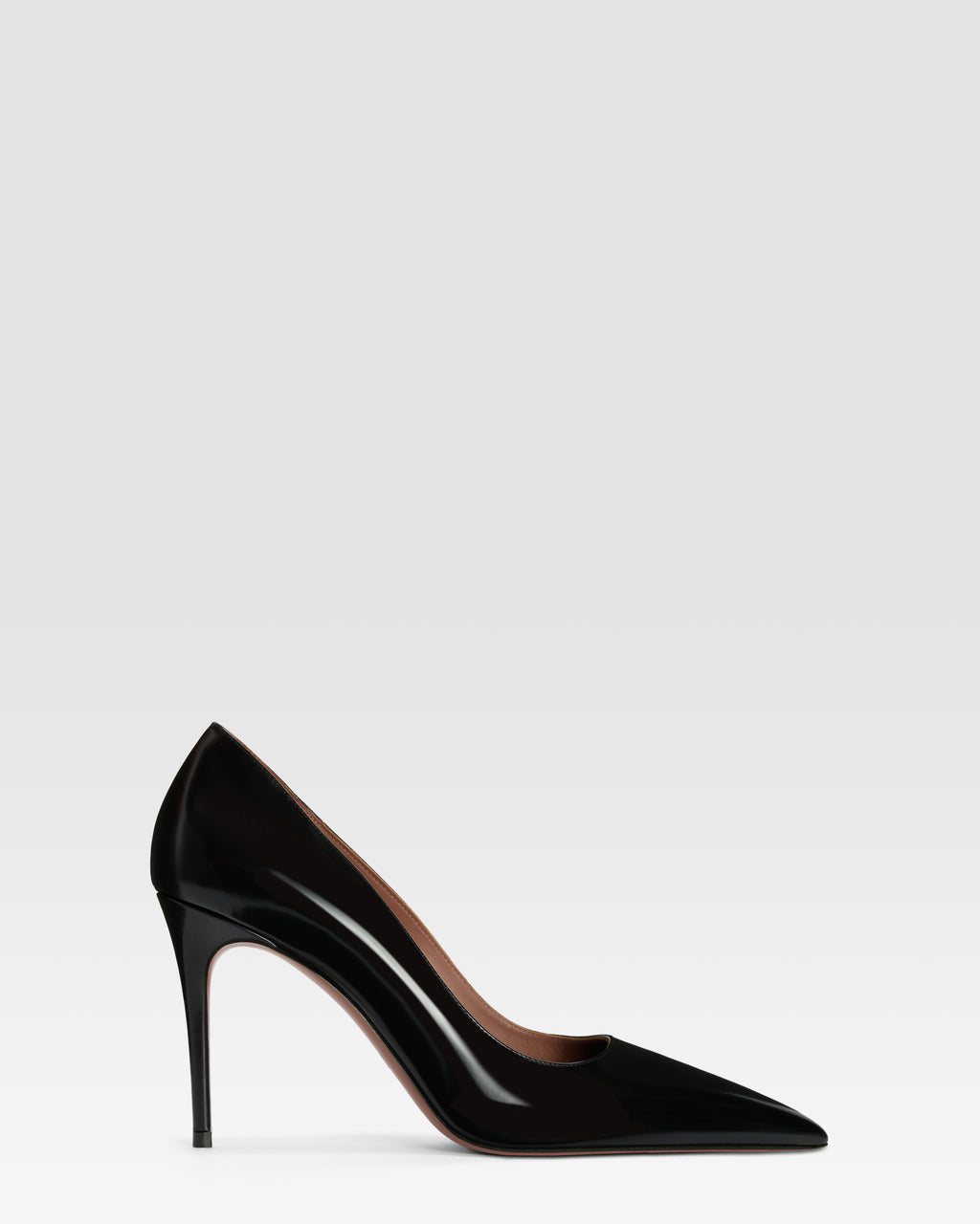 Pumps in black brushed calf leather