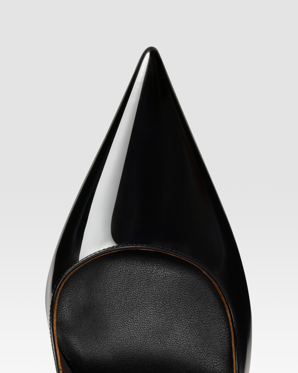 Pumps in black brushed calf leather