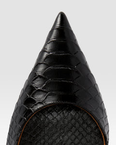 Zapatos de tacon de piel con estampado de serpiente de color negro