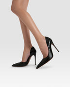 Zapatos de tacon de piel con estampado de serpiente de color negro