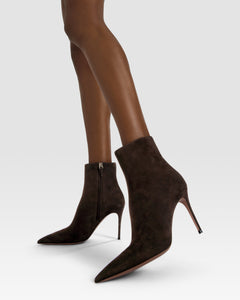 Bottines en cuir de veau suede couleur ebene