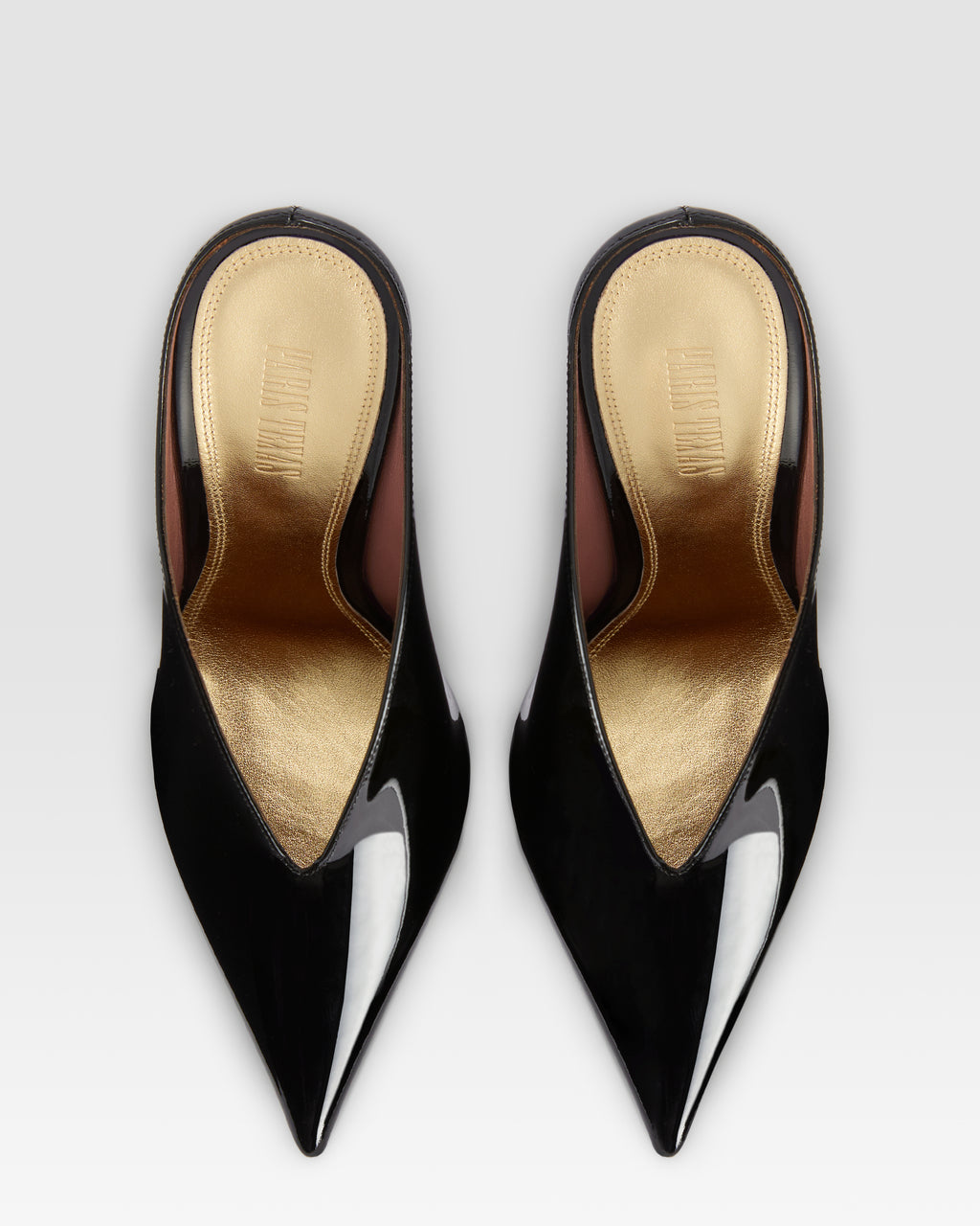 Sabots in black and gold patent leather