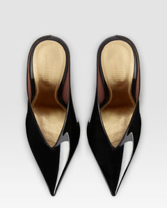 Sabots in black and gold patent leather