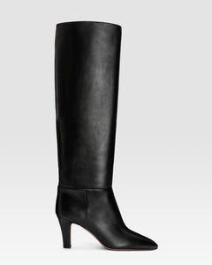 Boots in black leather