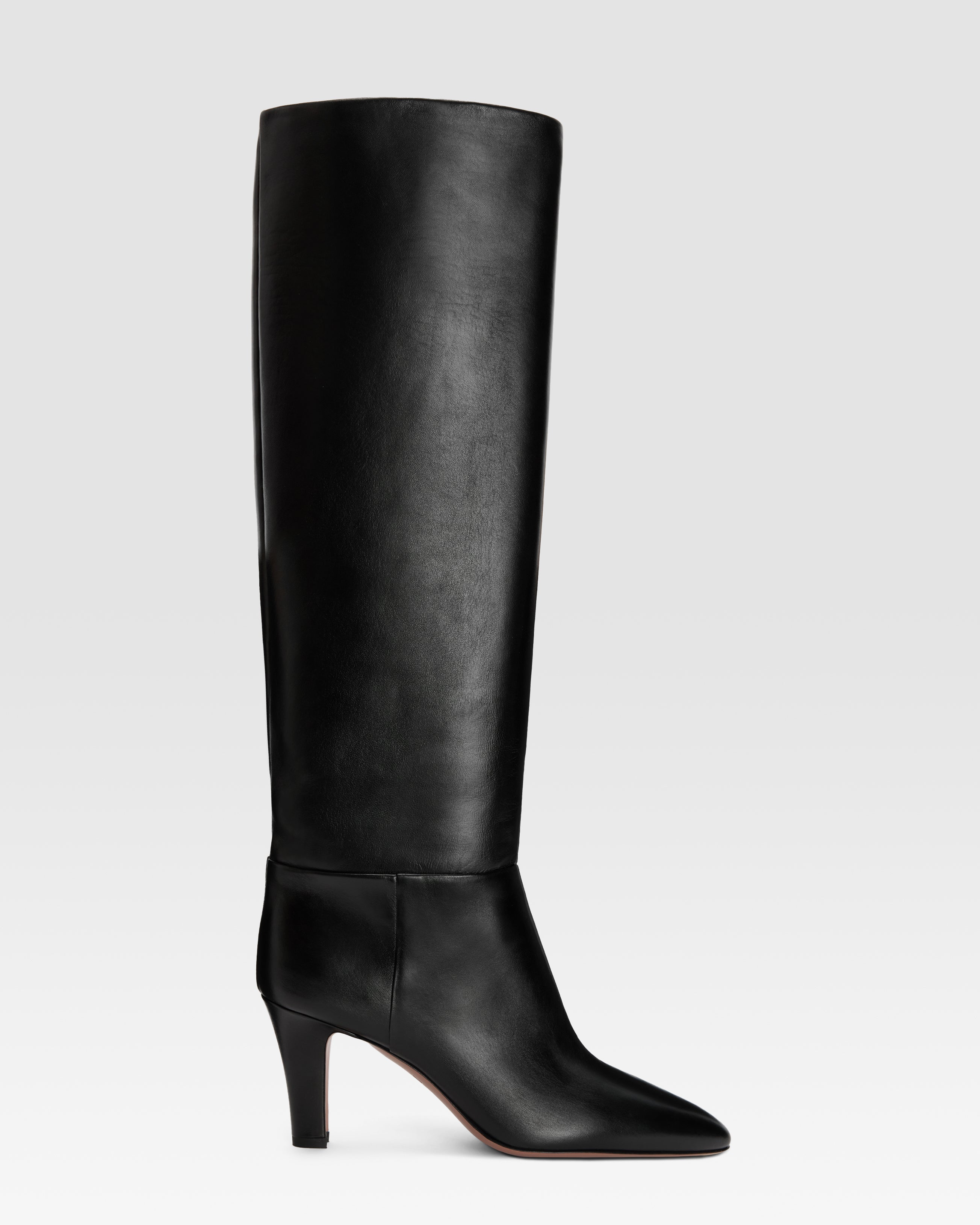 Boots in black leather