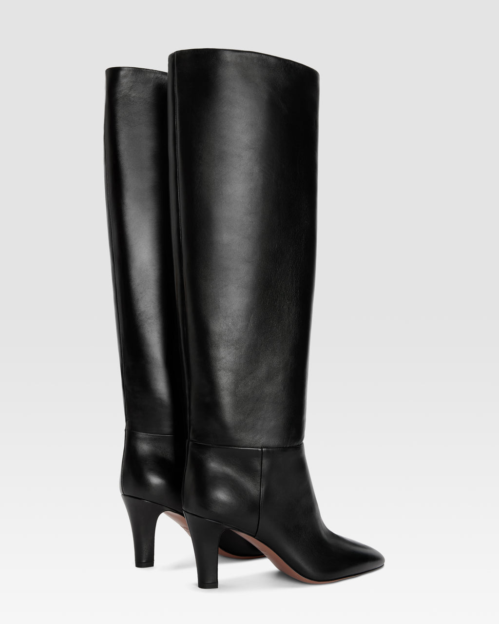 Boots in black leather