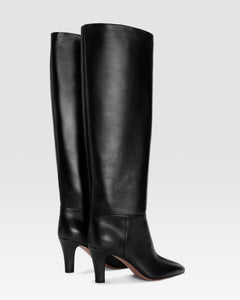 Boots in black leather