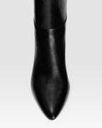 Boots in black leather