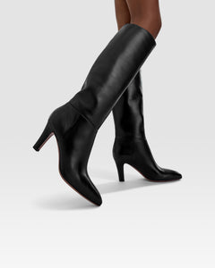 Boots in black leather