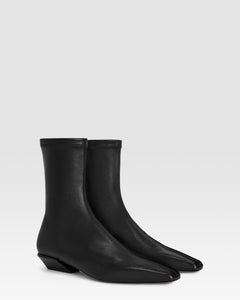 Ankle boots in black stretch leather
