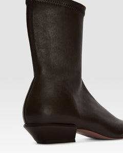 Ankle boots in ebony stretch leather