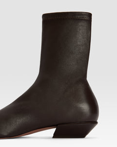 Ankle boots in ebony stretch leather