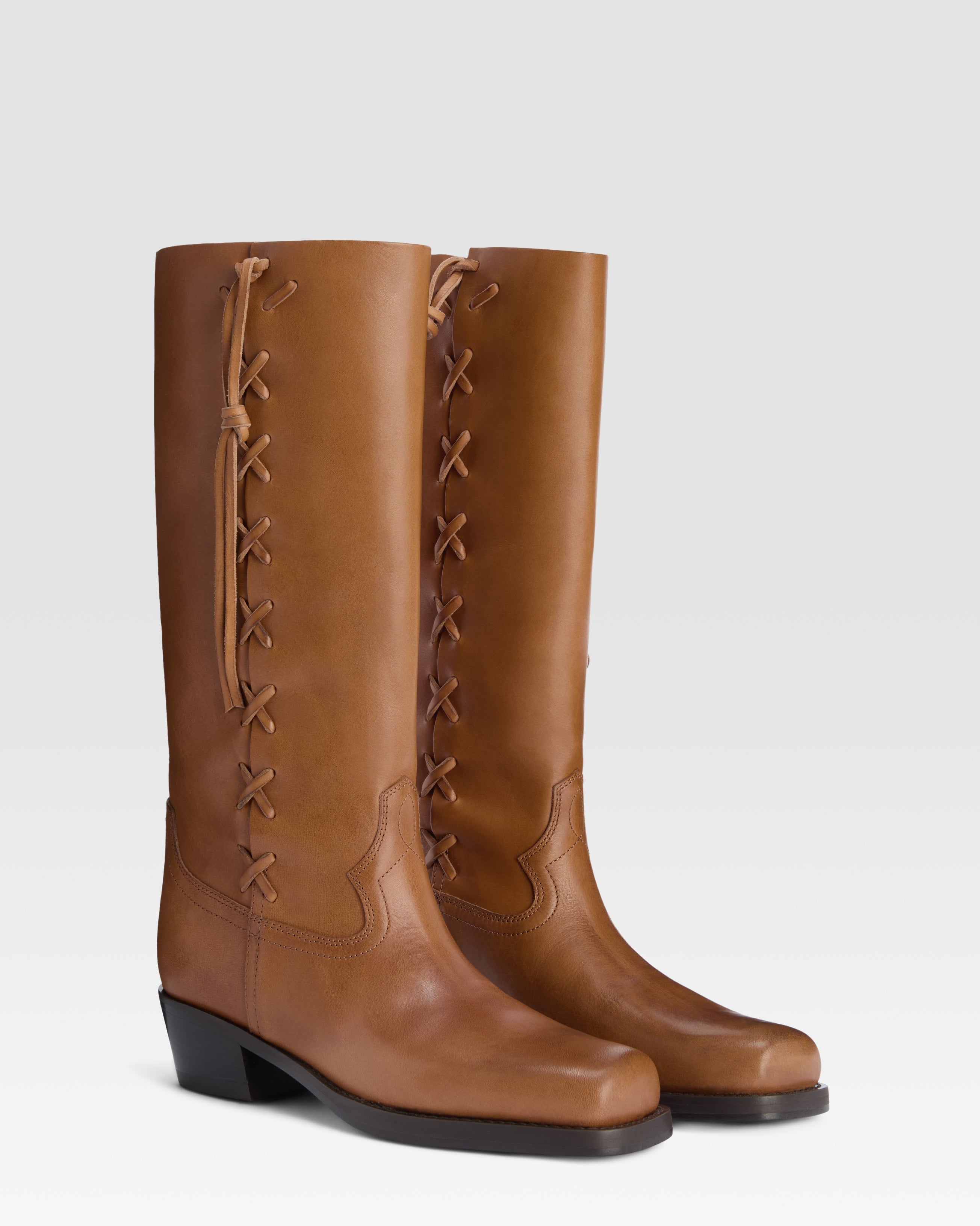 Boots in tan calf leather