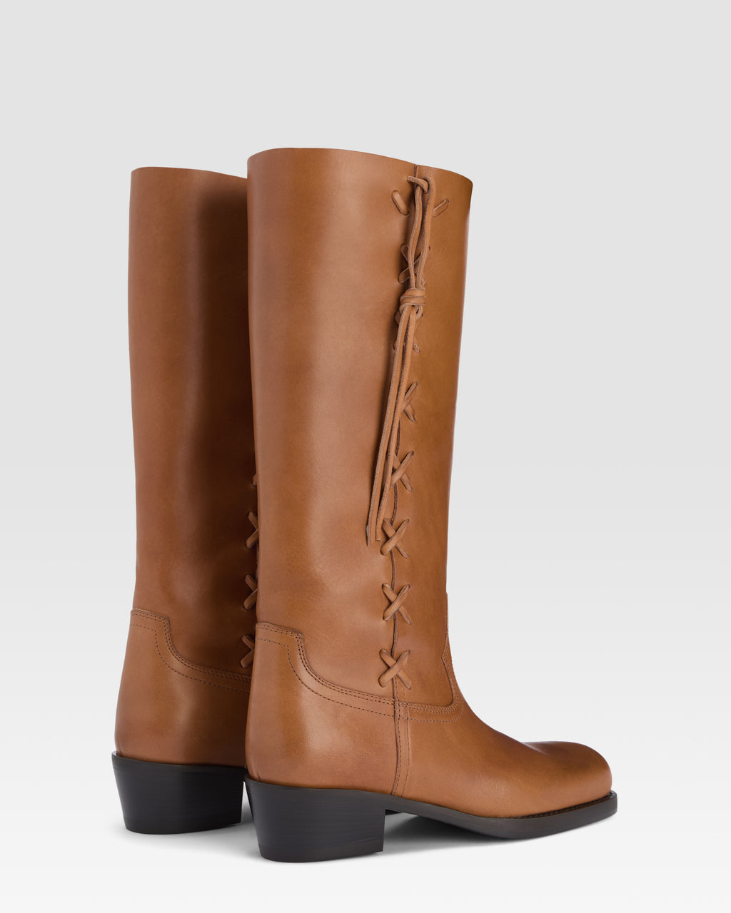 Boots in tan calf leather