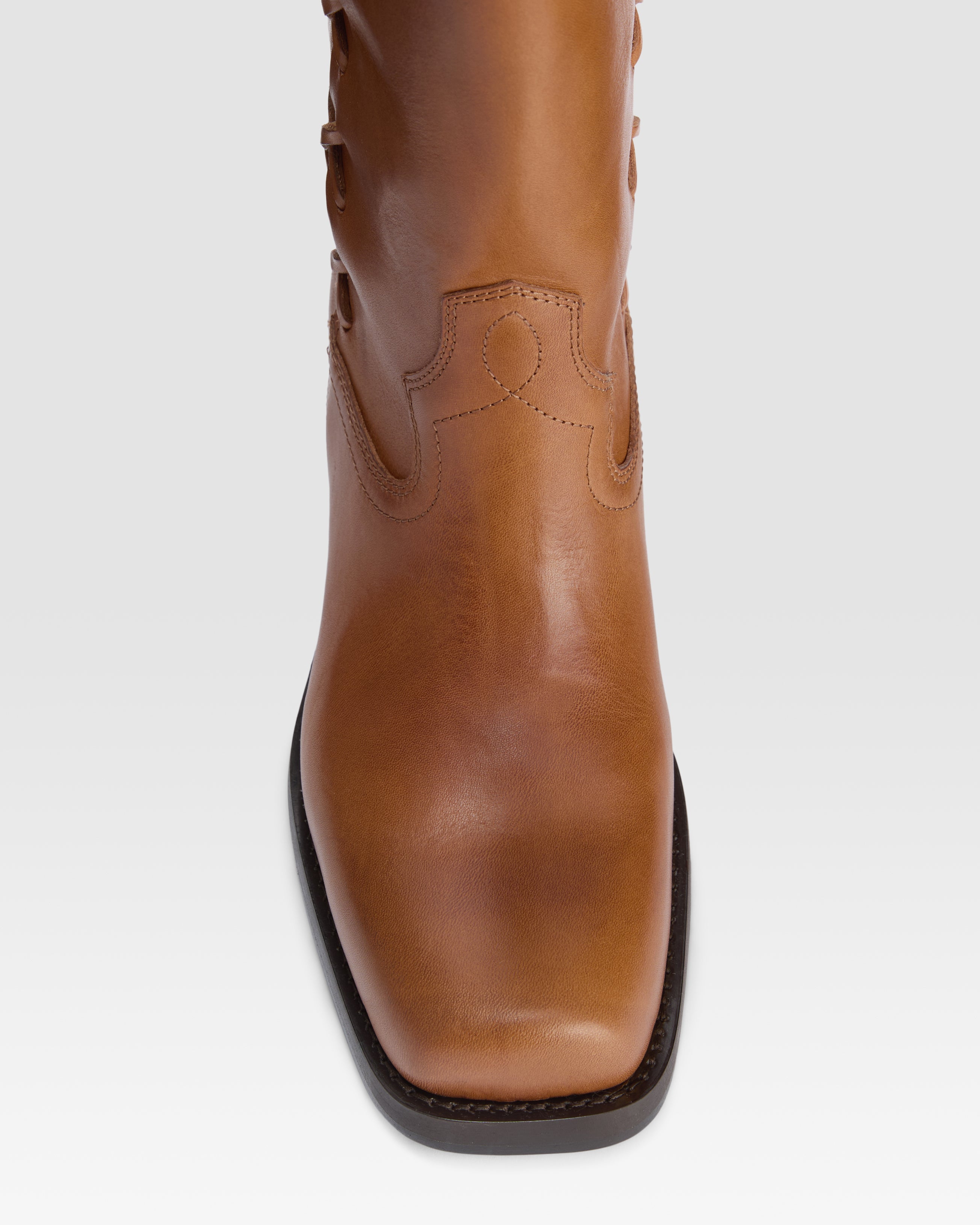 Boots in tan calf leather