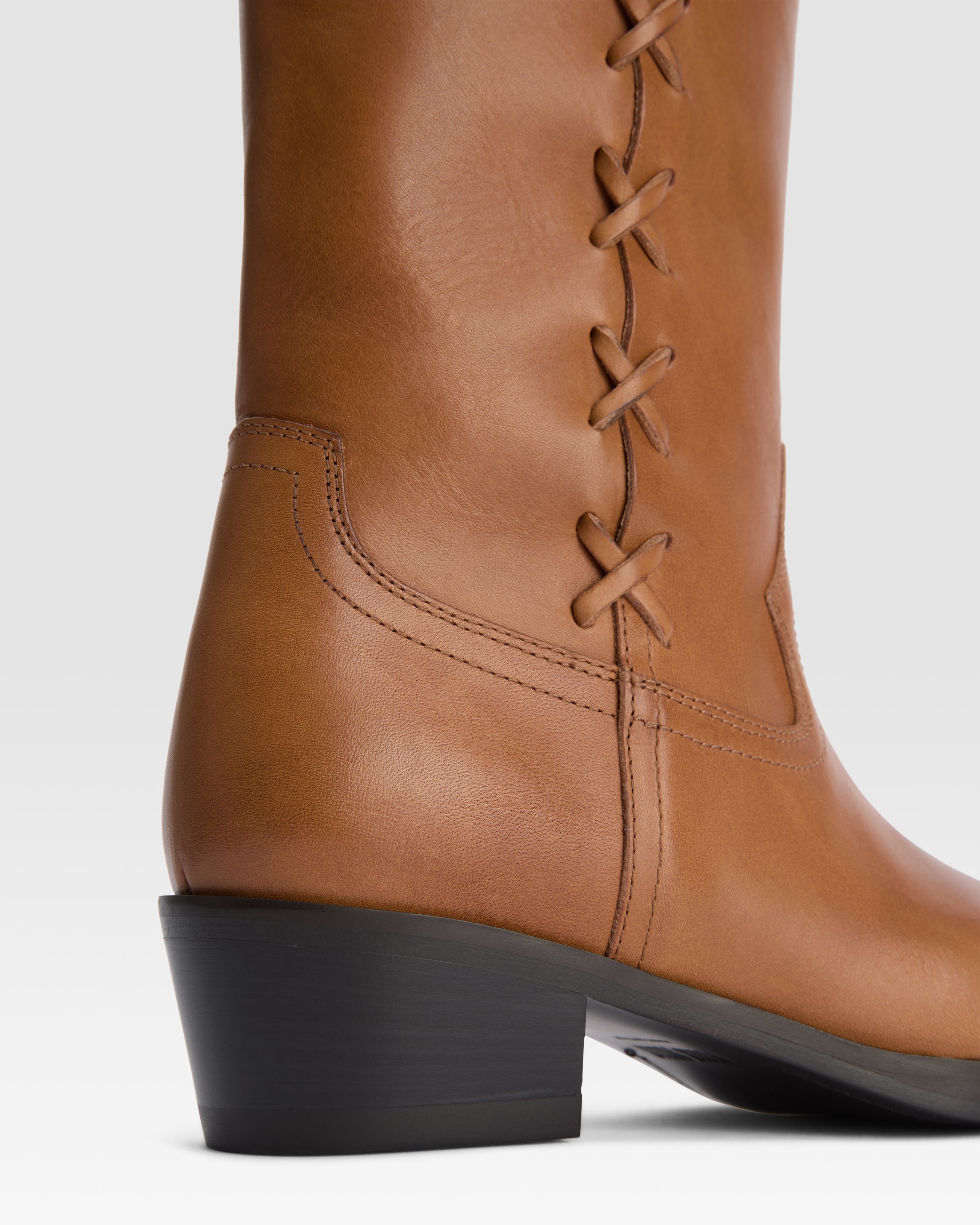 Boots in tan calf leather