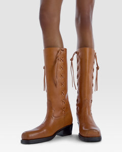 Boots in tan calf leather