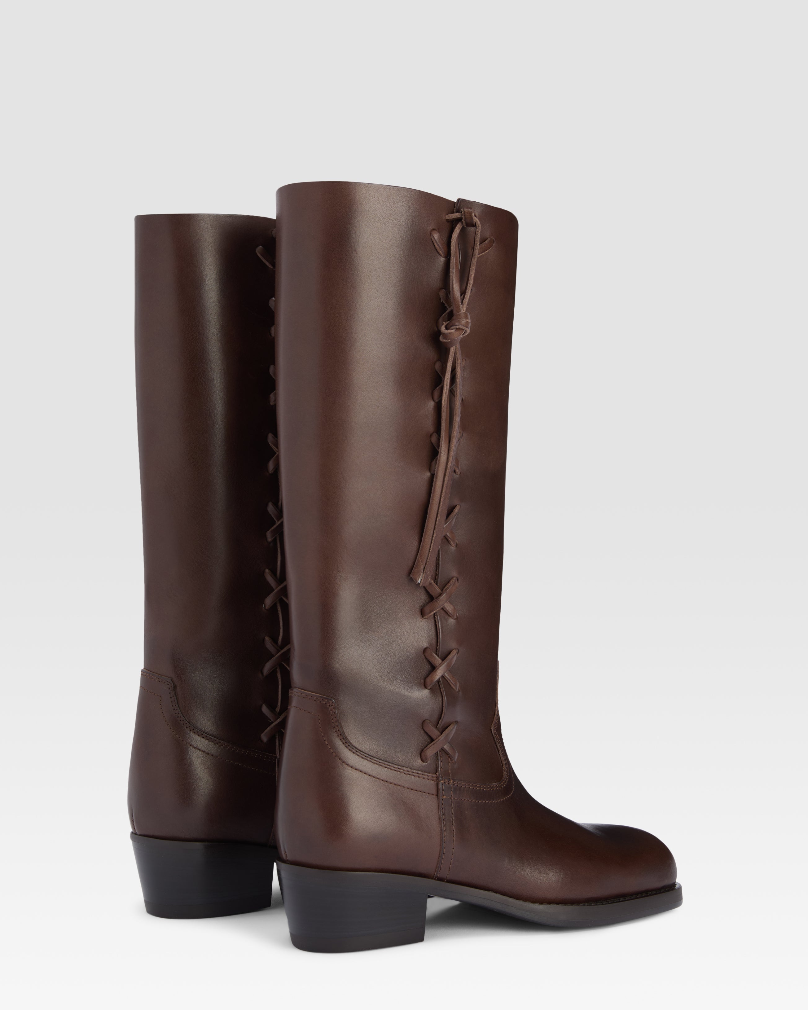 Boots in chocolate calf leather