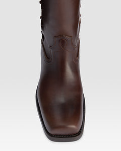 Boots in chocolate calf leather