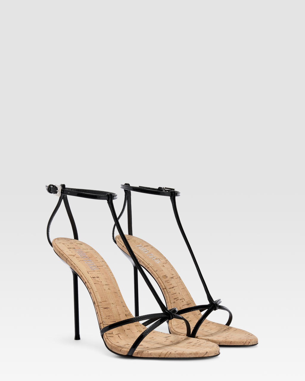 SANDALIA T-STRAP DE CHAROL Y CORCHO