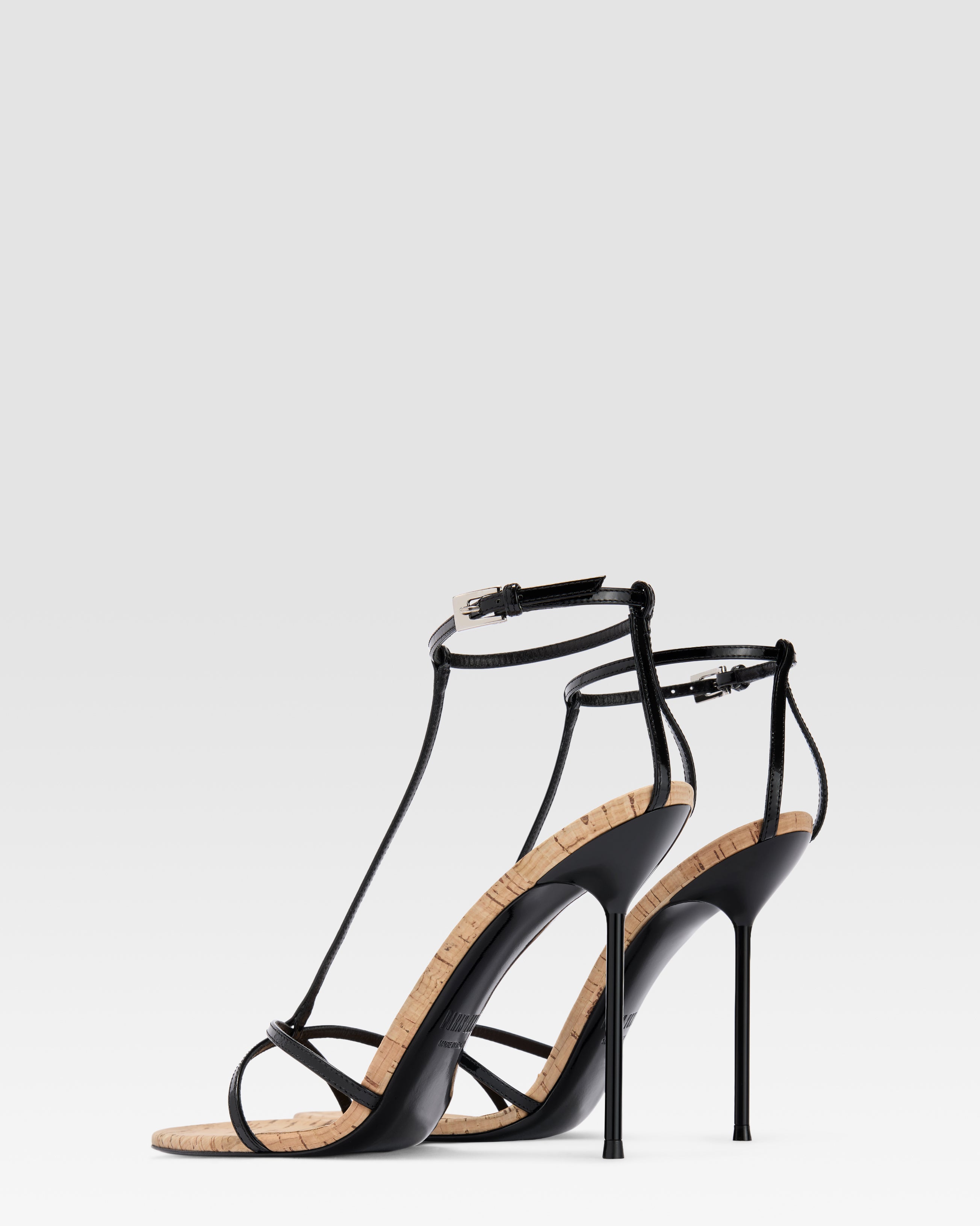 SANDALIA T-STRAP DE CHAROL Y CORCHO