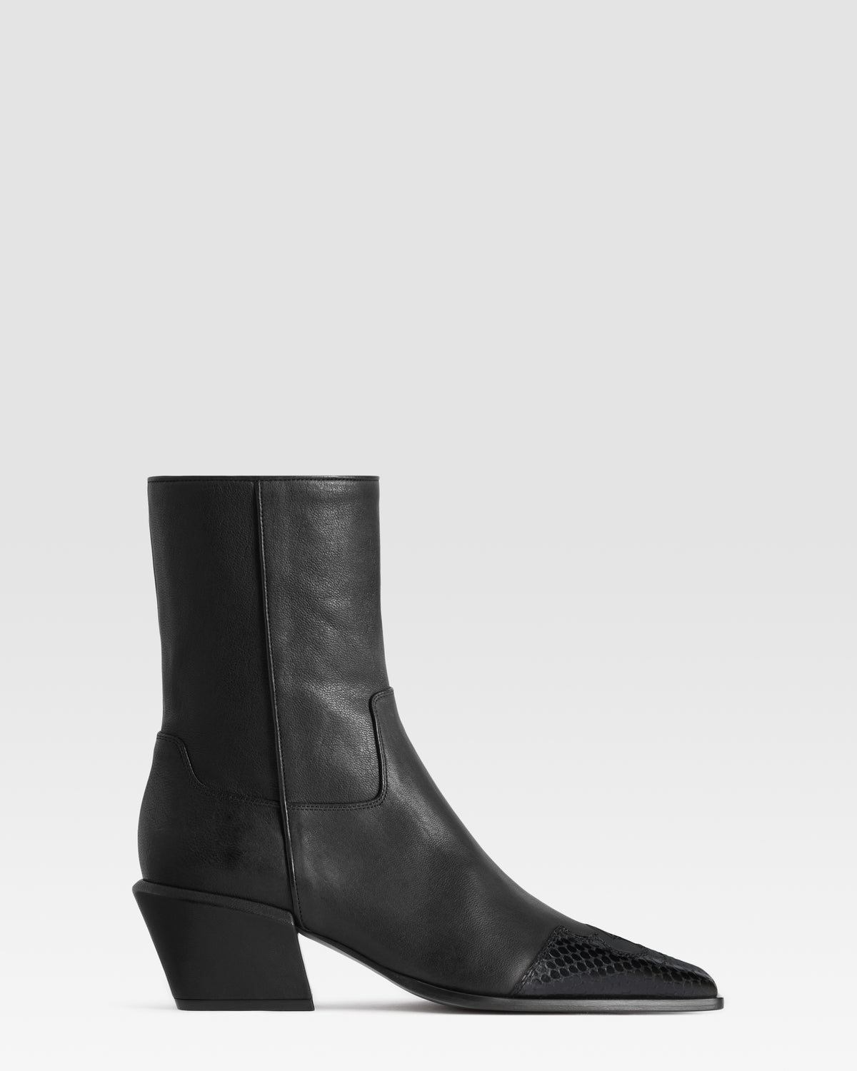 LEATHER ANKLE BOOT