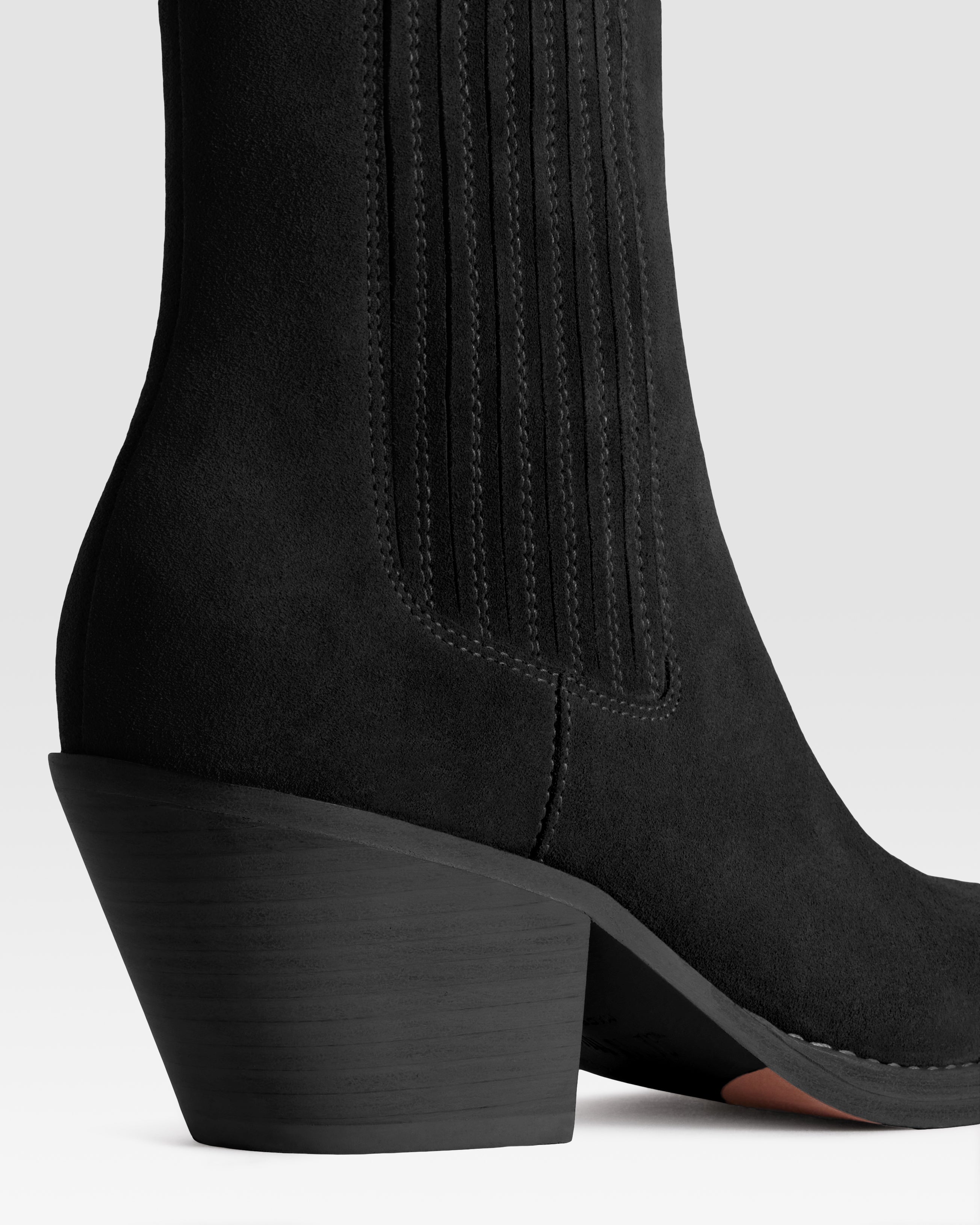 BOTIN ESTILO WESTERN DE ANTE CON PUNTERA METALICA
