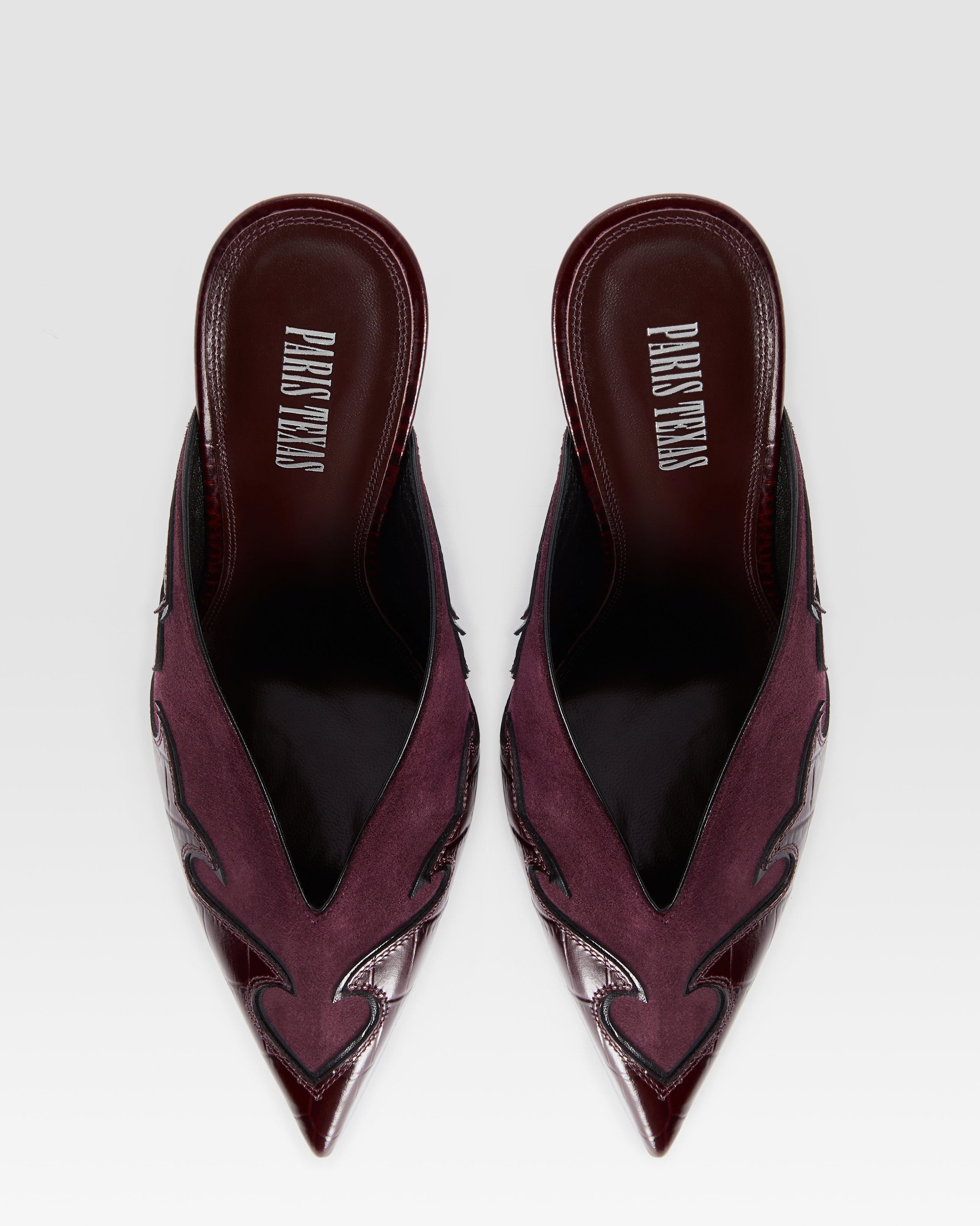 VELOURSLEDER SABOT MIT CUT-OUT-STICKEREI UND HERZ-INLAYS