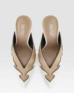 SABOT DE ANTE CON BORDADO CUT-OUT E INCRUSTACIONES DE CORAZON