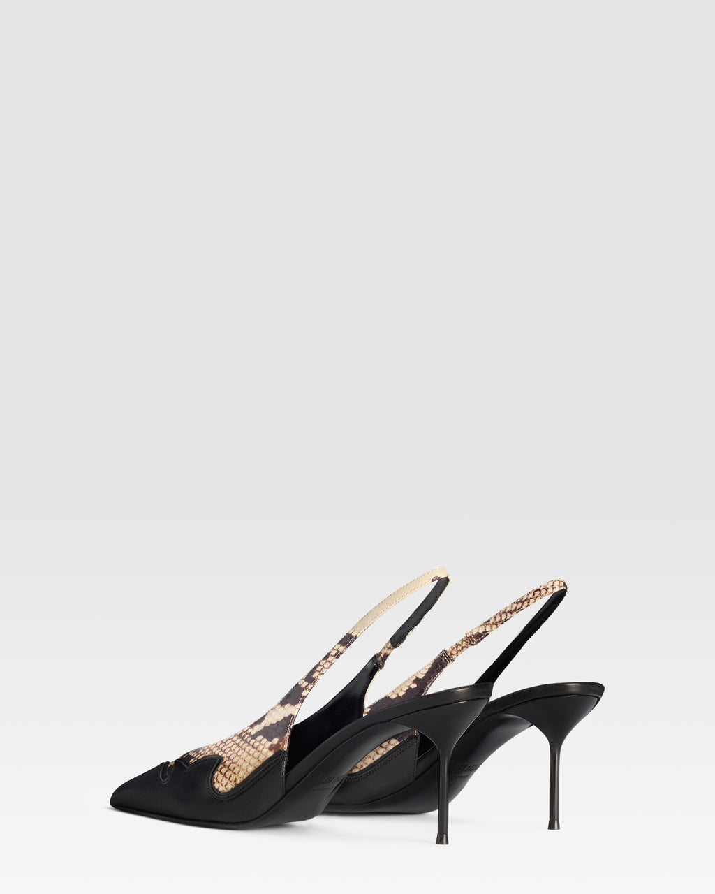 SLINGBACK DE NAPA CON BORDADO CUT-OUT E INCRUSTACIONES DE CORAZON