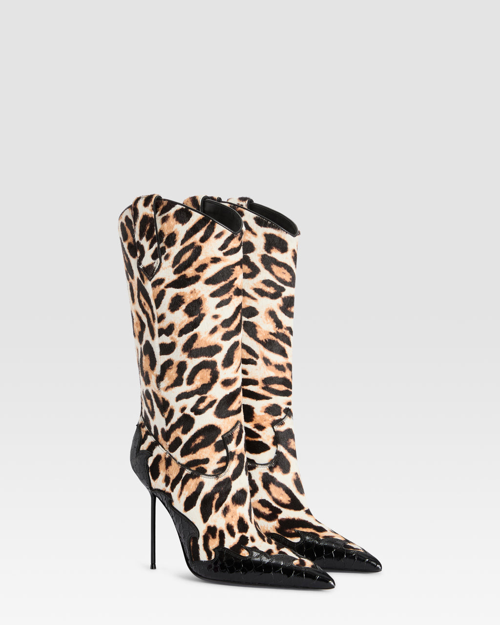 HAARCHALF-STIEFEL MIT LEOPARDEN-PRINT, CUT-OUT-STICKEREI UND HERZ-INLAYS