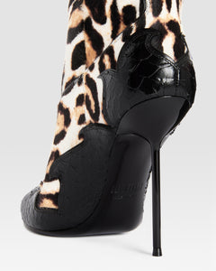 HAARCHALF-STIEFEL MIT LEOPARDEN-PRINT, CUT-OUT-STICKEREI UND HERZ-INLAYS