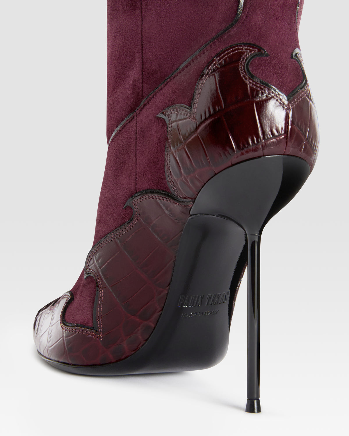 VELOURSLEDERSTIEFEL MIT CUT-OUT-STICKEREI UND HERZ-INLAYS