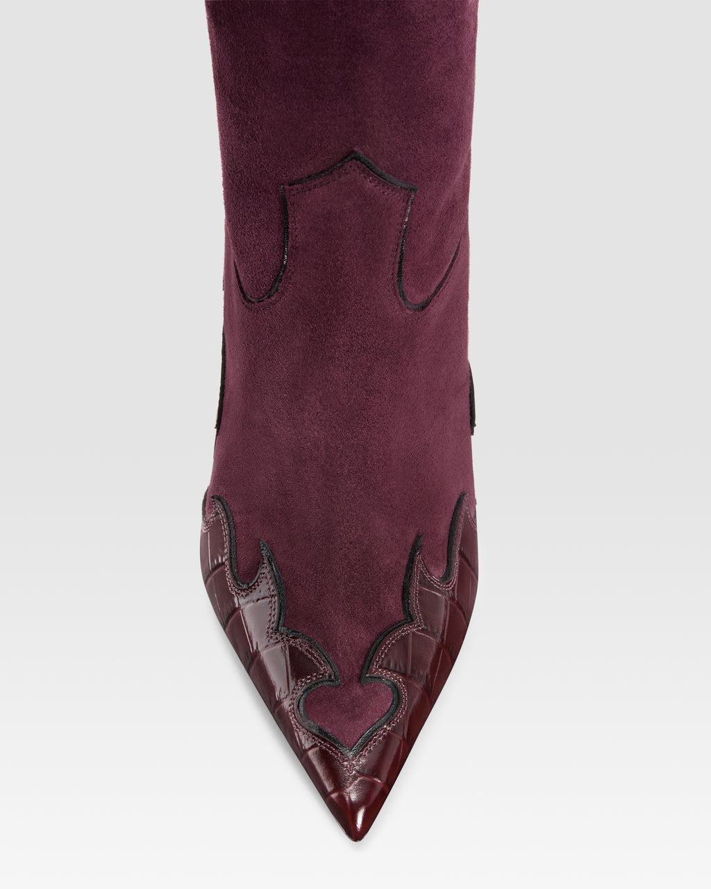 VELOURSLEDERSTIEFEL MIT CUT-OUT-STICKEREI UND HERZ-INLAYS