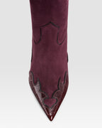VELOURSLEDERSTIEFEL MIT CUT-OUT-STICKEREI UND HERZ-INLAYS